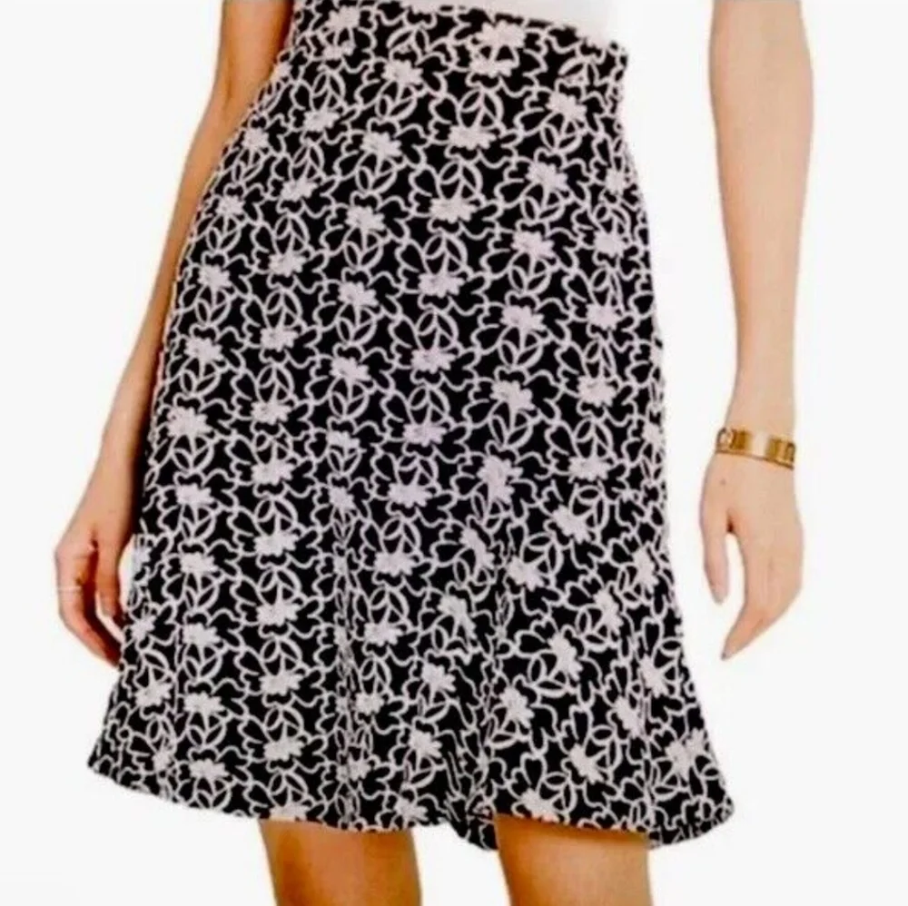 Ann Taylor Black & White Floral Embroidered Peplum Flounce Skirt NWT Size 4